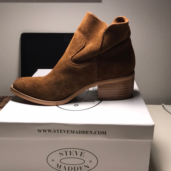 Steve Madden Leo Brown suede booties - Picture 2 of 2